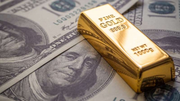 الذهب ينخفض مع قوة الدولار