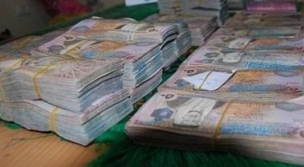 مدير مكتب شركة وساطة يفر إلى تركيا بعد أن لهف نصف مليون دينار