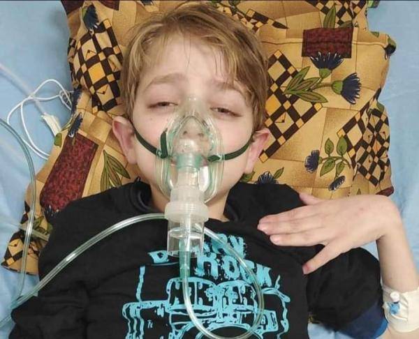 بعد مناشدات واستغاثات لعلاجه من التليف الكيسي .. الطفل أمير في ذمة الله