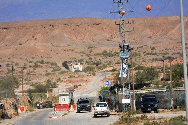 إعلام عبري: حريق كبير على الحدود مع الأردن يهدد خط غاز