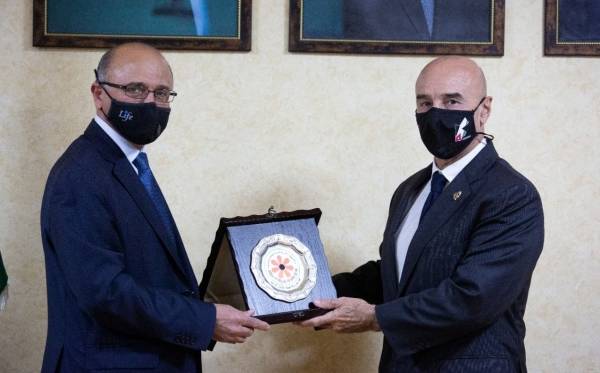 العلاوين يؤكد أهمية استمرار مصفاة البترول في المملكة لضبط سوق المشتقات النفطية وضمان توفرها