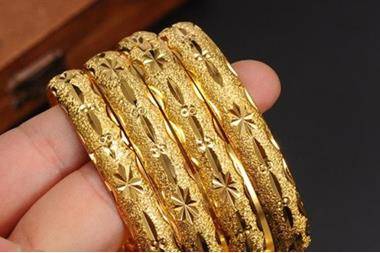 انخفاض أسعار الذهب محليًا