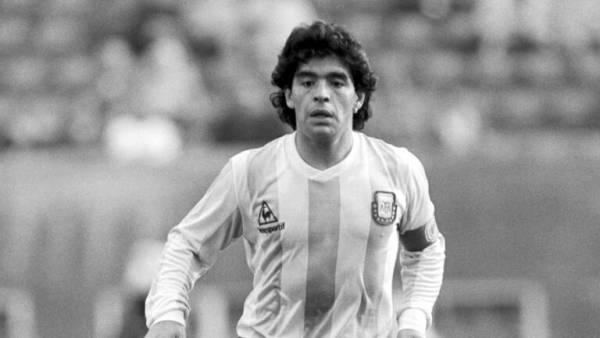 الأطباء أخرجوا قلب مارادونا من جسده.. والسبب!!