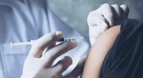 الصحة تعلن عن مراكز التطعيم ضد كورونا الثلاثاء  أسماء