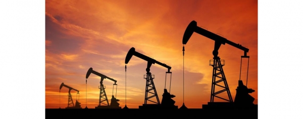 النفط يتراجع بفعل مخاوف من زيادة المعروض وسلالة كورونا جديدة