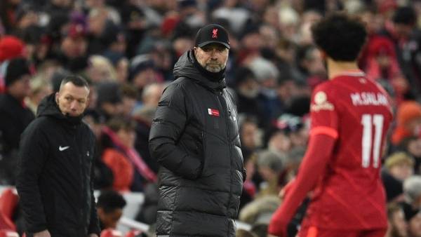 كلوب يتوخى الحذر: تمديد عقد صلاح ليس كتناول الشاي