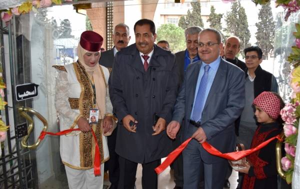 المراشدة يفتتح البازار الأردني التونسي في نادي المعلمين في إربد