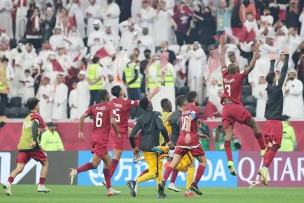 قطر تهزم الإمارات بخماسية وتتأهل إلى نصف نهائي كأس العرب