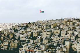 طقس مائل للبرودة في المرتفعات الجبلية