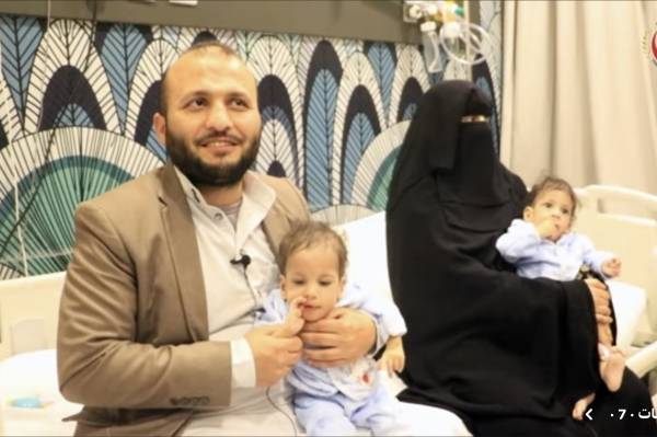 بعد رحلة علاجية طويلة المستشفى التخصصي يودع التوأم أحمد ومحمد