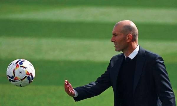 لماذا يُصر باريس سان جيرمان على زيدان؟