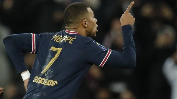 هل يواجه مبابي ريال مدريد بعد التوقيع له بالفعل؟