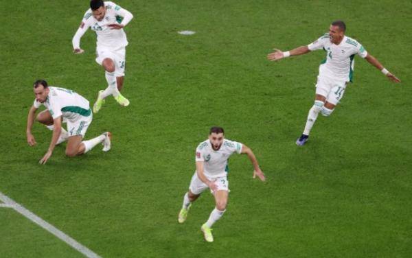 الجزائر تتخطى قطر في لقاء مجنون