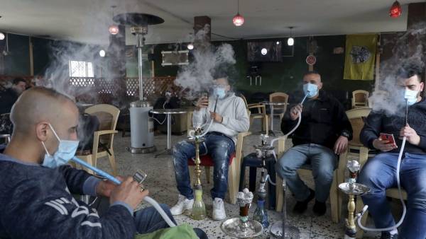 ضبط مصاب كورونا بأحد مقاهي العاصمة عمان