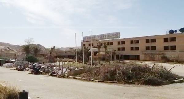 الصبيحي يكتب: لماذا عشر سنوات على تعطّل فندق كراون بلازا البتراء وضياع الملايين..؟!