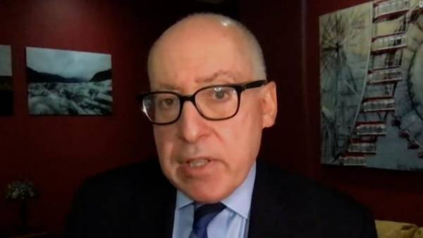 مع انتشار متحّور أوميكرون.. طبيب يحذر: هناك تسونامي قادم لغير المطعمين