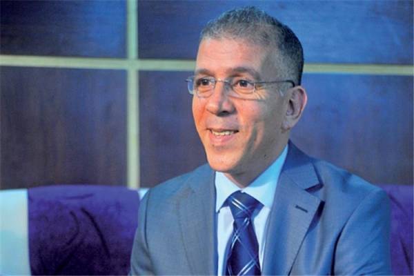 حذفها بسرعة.. حفيظ دراجي ينشر صورة مستفزّة للتّونسيين (صورة)