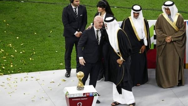 بعد الموقف المحرج على منصة التتويج.. هداف كأس العرب ينشر صورة ويعلق بكلمتين (فيديو)