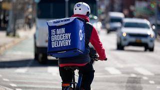 مطلوب موظف توصيل براتب 13500 دولار يتقن اللغة العربية