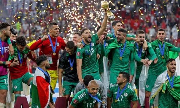 إعلامي قطري يحلل سلوك جمهور الجزائر ورسائل دعم فلسطين (فيديو)