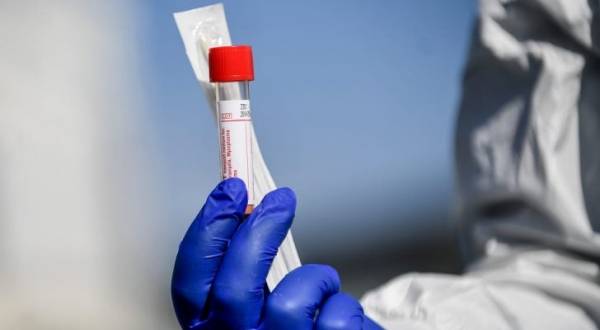 وزير الإعلام يعلن وصول أول شحنة فحص بي سي آر خاصة بمتحور أوميكرون