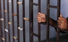 مكافحة الفساد: توقيف ممرض لقبوله رشوة واستخراجه شهادات كاذبة لتلقي مطاعيم كورونا