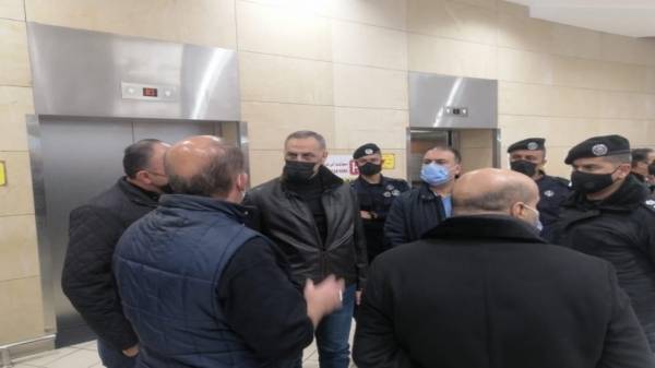 محافظ العاصمة يتفقد مدى الالتزام بالتدابير الوقائية في مراكز التسوق