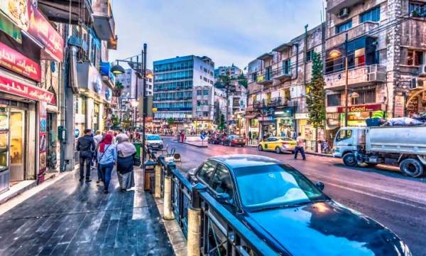 شُحّ السيولة وضعف القوة الشرائية.. أبرز تحديات القطاع التجاري في 2021