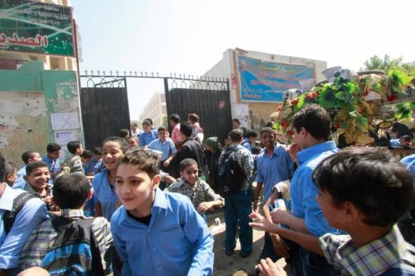 الجرعة الأولى لطلبة المدارس والمعززة للإداريين والمعلمين.. الأحد