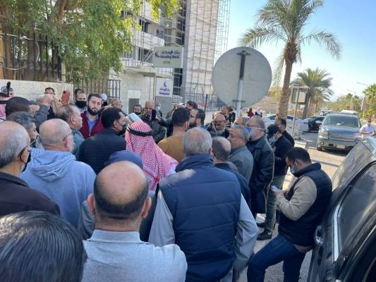 عقباويون يحتجون على ارتفاع فواتير المياه وتركيب عدادات الديجيتال