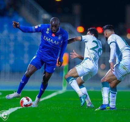 الهلال يواصل نزيف النقاط بخسارة قاسية أمام الفتح
