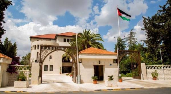 رداً على قرارات الحكومة .. مواطنون يمنعون مندوبي الماء والكهرباء من دخول منازلهم !!