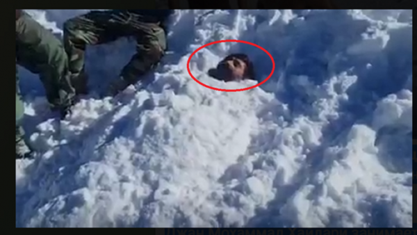 رياضي أفغاني يسجل رقما قياسيا فريدا من نوعه (فيديو)