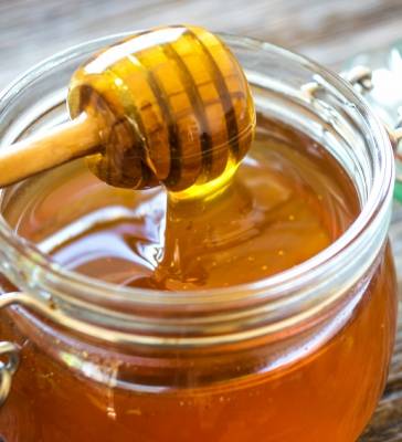 جنايات الفساد تقرِّر سجن مستثمر عربي ثلاث سنوات بعد تهريبه منشطات جنسية وعسل للأردن