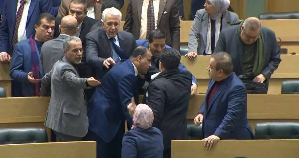 إحالة ملف “اشتباك النواب” إلى اللجنة القانونية