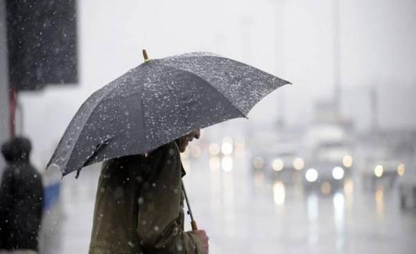 منخفض جوي يؤثر على المملكة الجمعة وأمطار غزيرة ليلًا