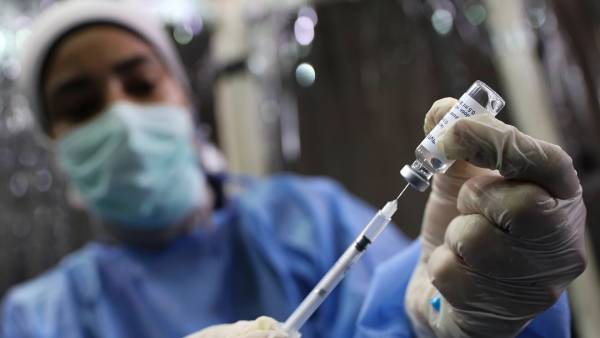 المتعافون من أوميكرون أكثر مقاومة لمتحوّر دلتا