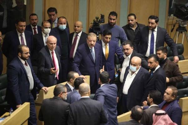 طي صفحة مصارعة النواب.. الدغمي وابو يحيى يعتذران للشعب والمجلس والرياطي يغيب.. تفاصيل