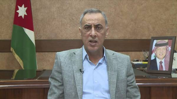 العدوان يجري زيارات مفاجئة على القطاعين العام والخاص