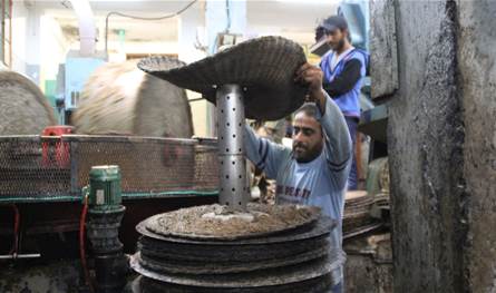 قرية أردنية تعصر الزيتون بطريقة عمرها 2000 عام