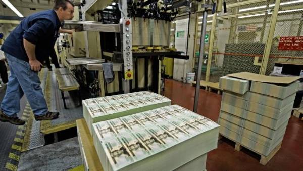 تراجع حصة الدولار في احتياطات البنوك المركزية العالمية بنسبة 59.15 بالمئة العام الماضي