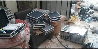 الأمن يضبط مشغلا يزور علامات تجارية شهيرة