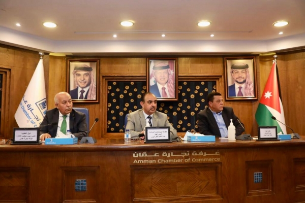 تجارة عمان تناقش تحديات قطاع النقل البري