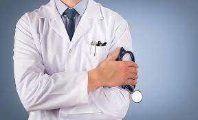 أطباء ينتقدون تعيينات الترضية العبثية في وزارة الصحة
