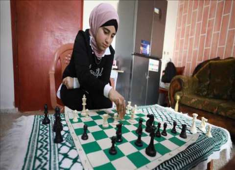 الطفلة جنى.. فلسطينية تطمح لاعتلاء عرش الشطرنج عربيا ودوليا