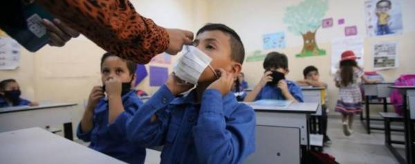 وزير التربية: نصف طلبة التوجيهي تلقوا الجرعة الأولى من لقاح كورونا