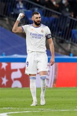 بنزيما: أحلم بالكرة الذهبية.. ومنتقدو ميسي لا يفهمون شيئا