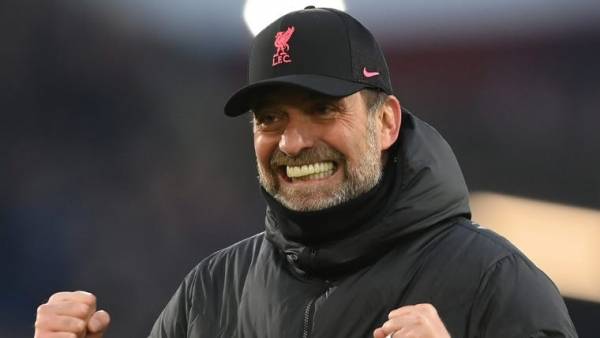 فيديو | كلوب يوزع الخمور على جماهير ليفربول!