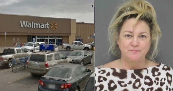 شرطة تكساس تعتقل سيدة بعد أن حاولت شراء طفل من والدته مقابل 500 ألف دولار في متجر Walmart.