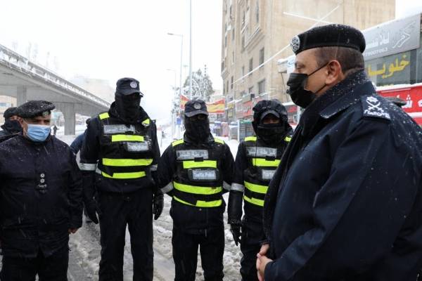 مدير الامن العام يناشد المواطنين بعدم الخروج من المنازل